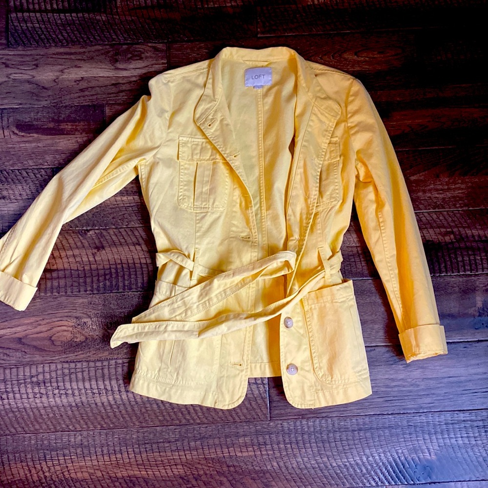 Loft spring jacket with belt